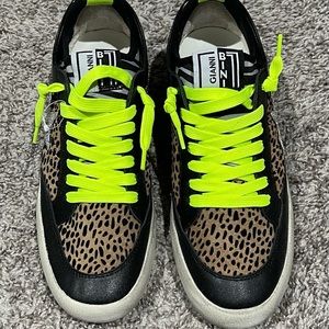 Gianni Bini Kaekko Cheetah star sneakers size 6